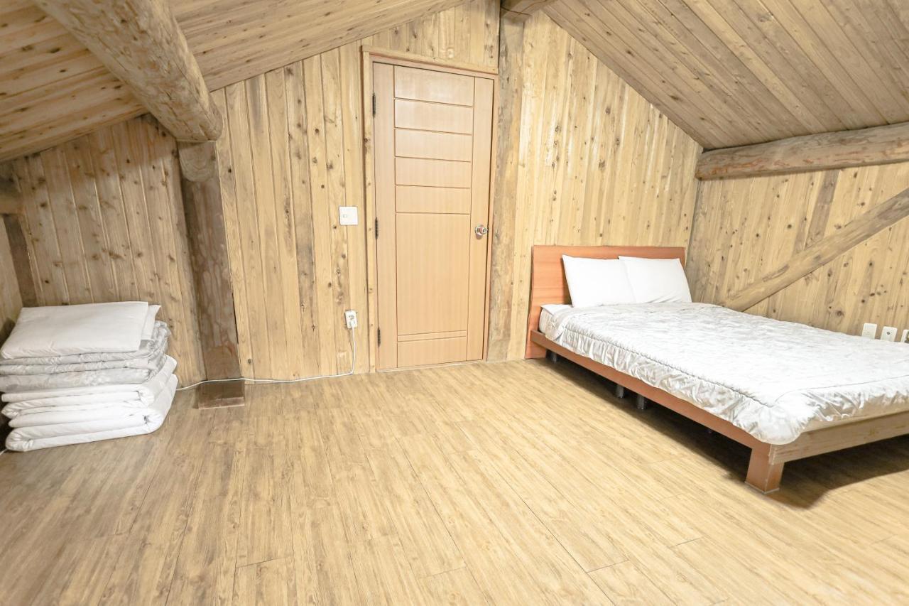Jeju Log Village Pension Seogwipo-stad Buitenkant foto